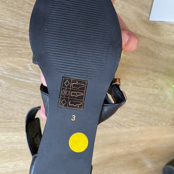 Sandals - Picture 3 of 4